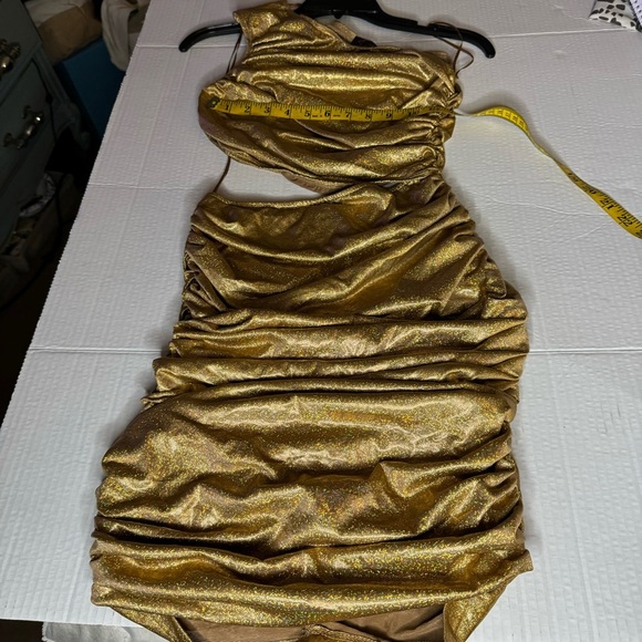 One shoulder gold ruched dress size small - Picture 4 of 7